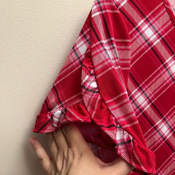 NWT Elle short sleeve Top with ruffled sleeves- Red, white & black- Size Medium - Picture 2 of 8